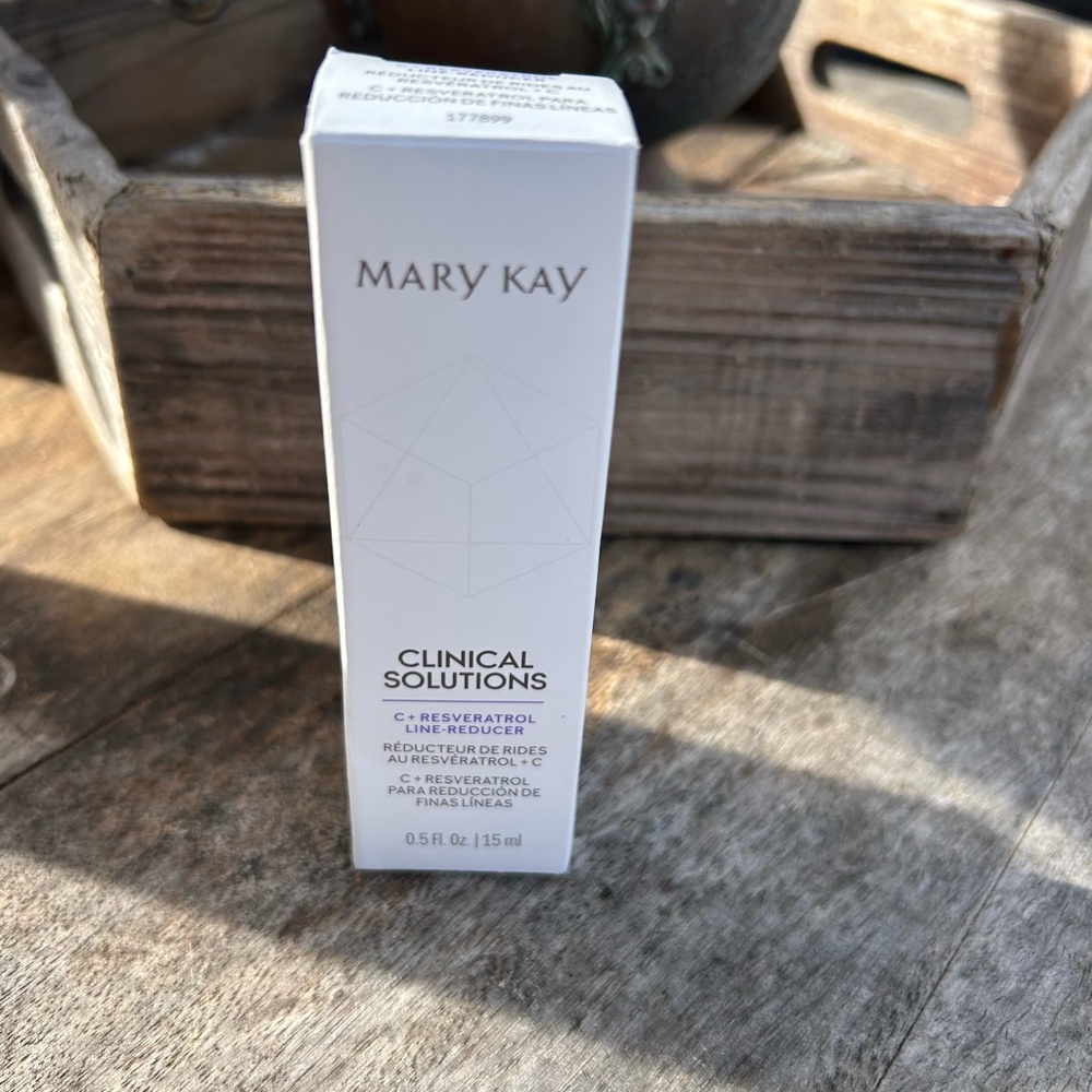 NIB Mary Kay Clinical Solutions C resveratrol Line Reducer 15 ml